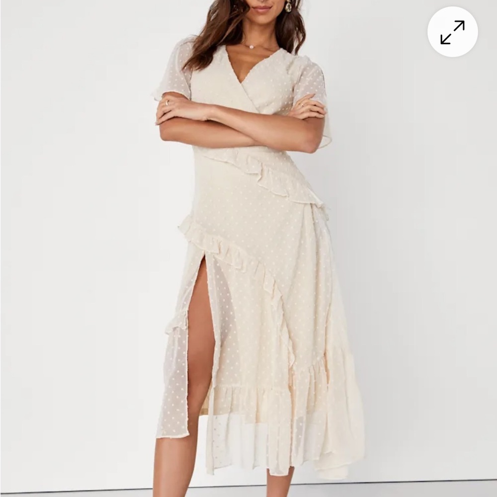 Like New lulu’s Elegant Cream Ruffle midi Dress size L